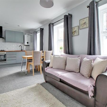 Nelson By The Docks Serviced Apartments By Roomsbooked Gloucester Buitenkant foto