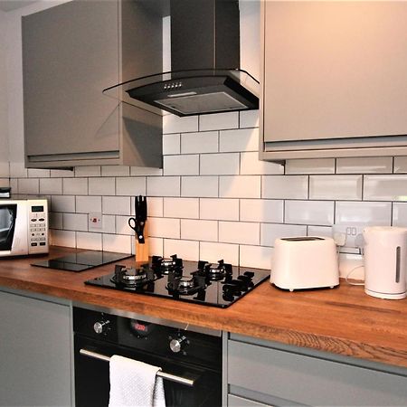 Nelson By The Docks Serviced Apartments By Roomsbooked Gloucester Buitenkant foto