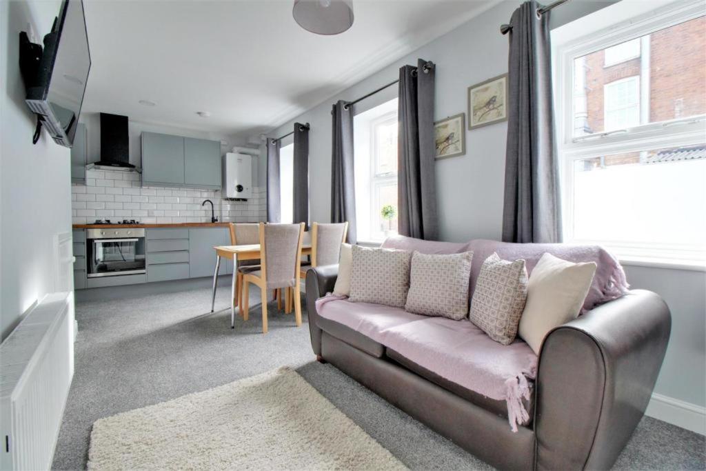 Nelson By The Docks Serviced Apartments By Roomsbooked Gloucester Buitenkant foto