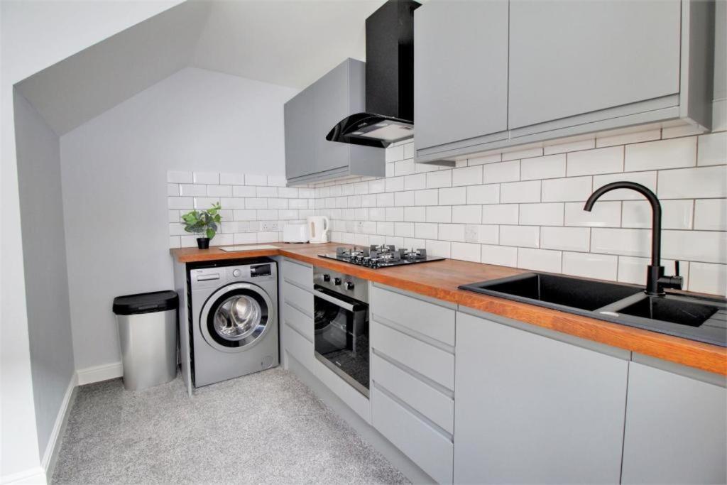 Nelson By The Docks Serviced Apartments By Roomsbooked Gloucester Buitenkant foto
