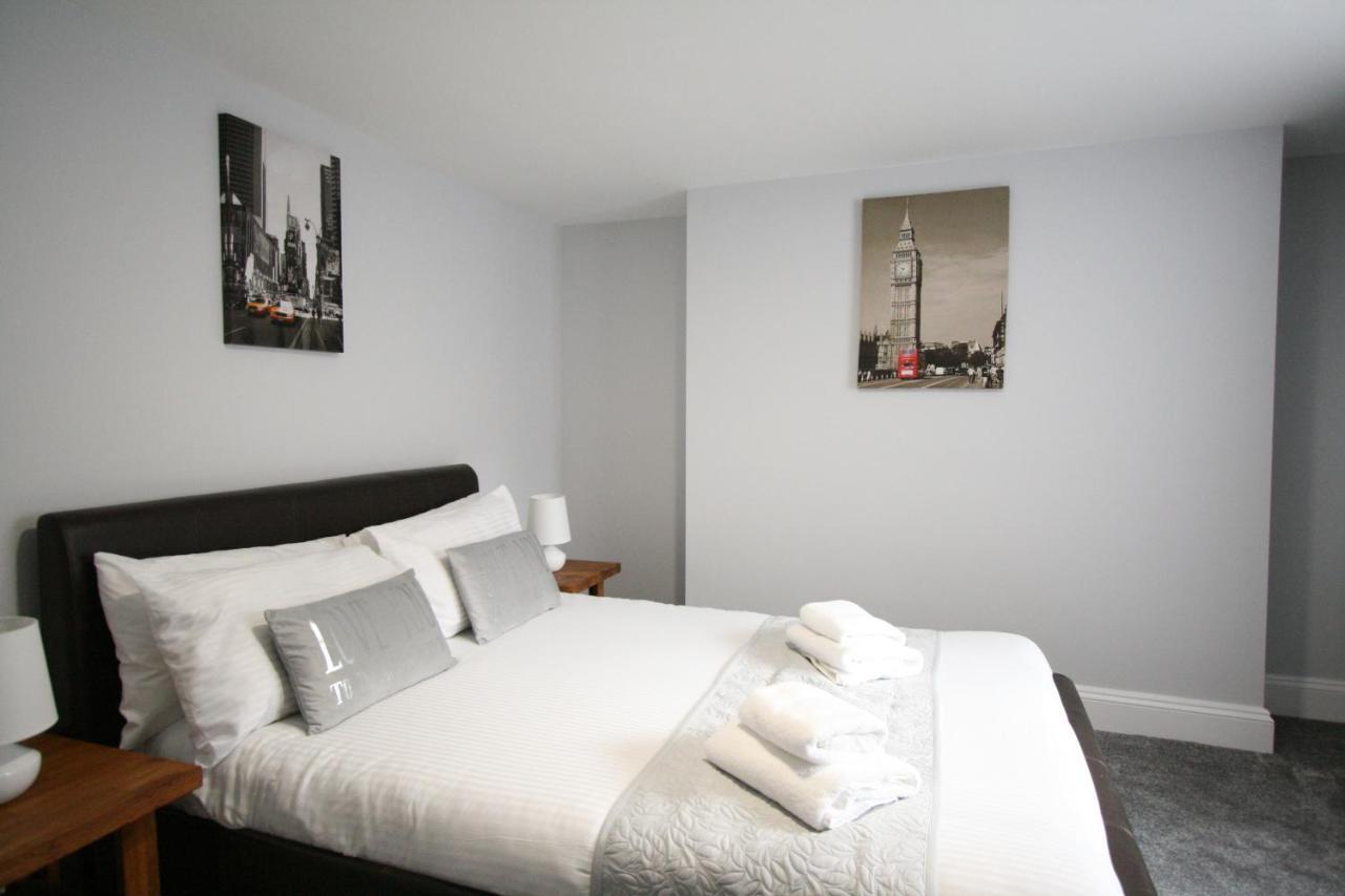 Nelson By The Docks Serviced Apartments By Roomsbooked Gloucester Buitenkant foto